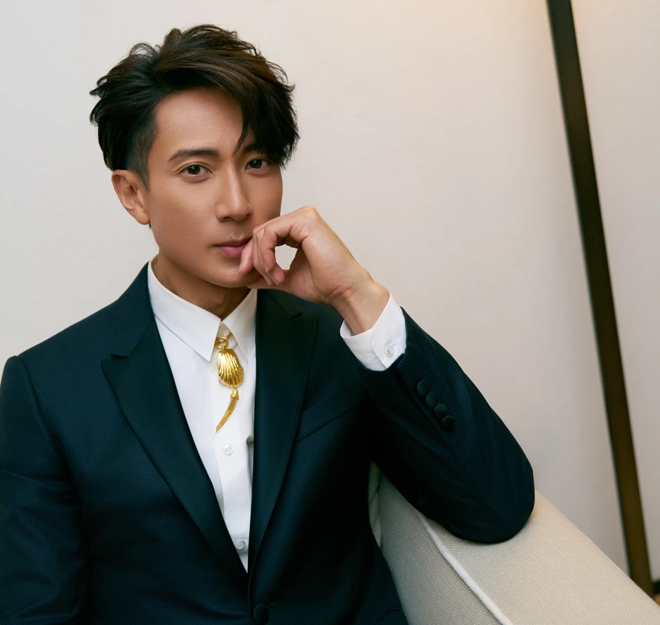 Lương Sơn Bá đẹp nhất màn ảnh giờ trông như ma cà rồng