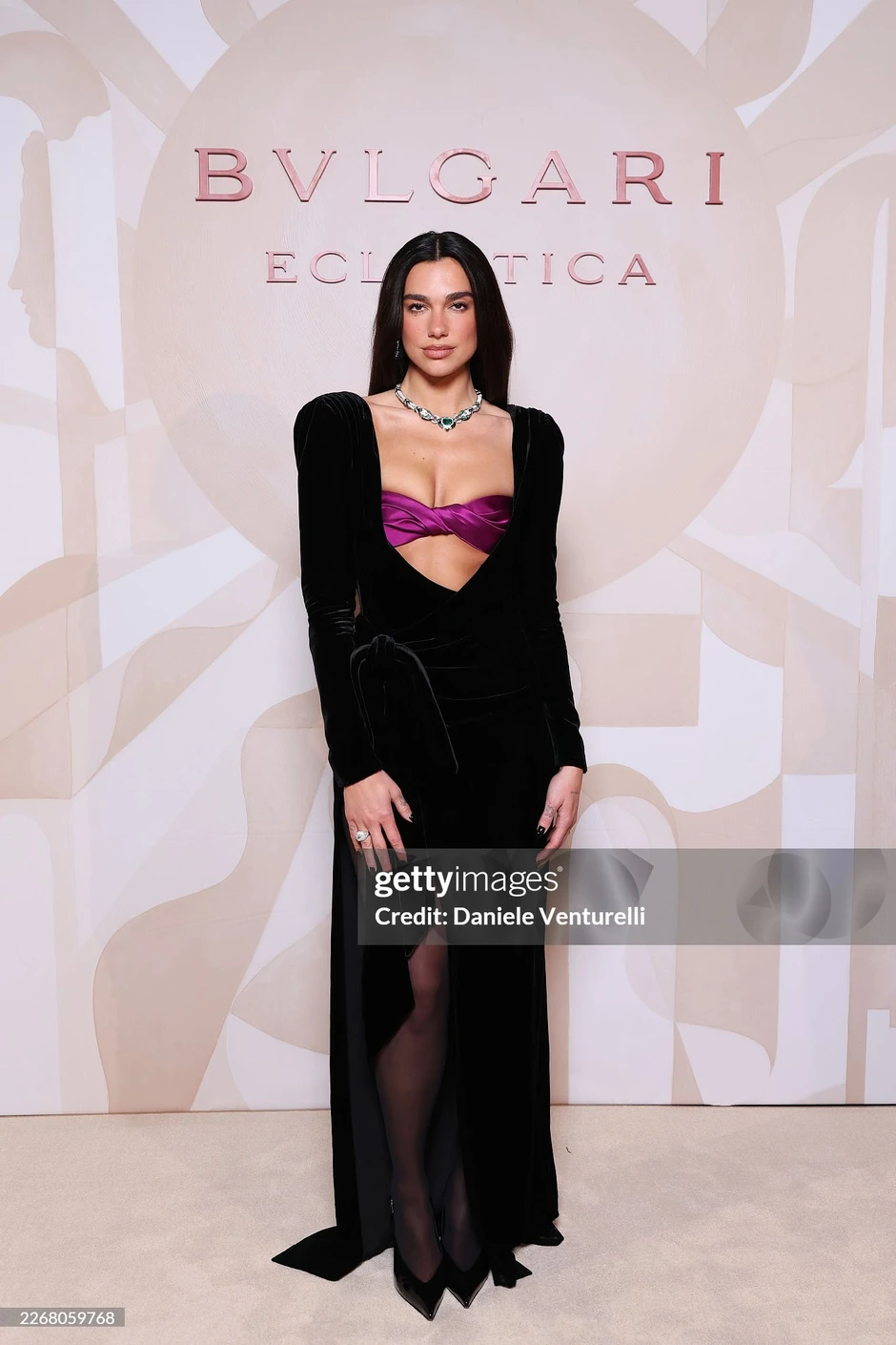 Lưu Diệc Phi, Anne Hathaway và cả dàn sao quốc tế tranh vị trí center trên thảm đỏ, nhiếp ảnh bấm máy mỏi cả tay Lưu Diệc Phi, Anne Hathaway và cả dàn sao quốc tế tranh vị trí center trên thảm đỏ, nhiếp ảnh bấm máy mỏi cả tay