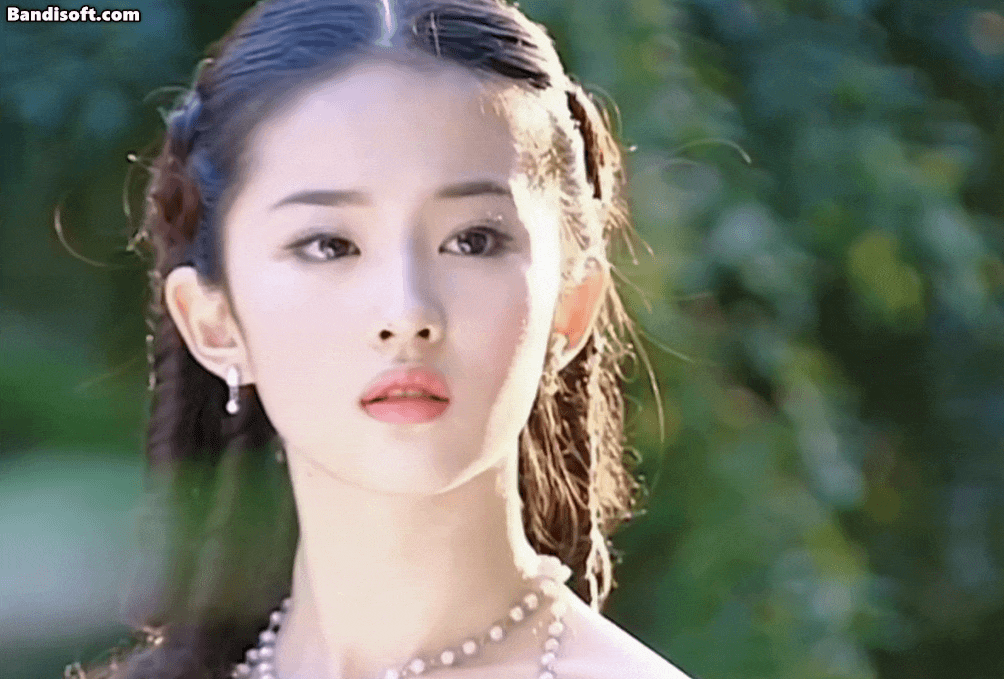 Lưu Diệc Phi già trước tuổi lại được khen nức nở