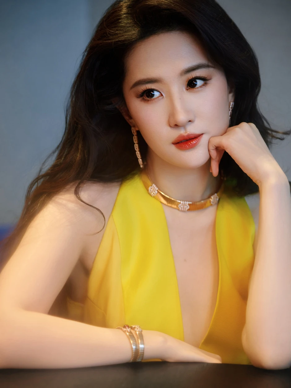 Lưu Diệc Phi già trước tuổi lại được khen nức nở