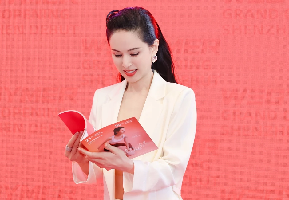 Lý Nhược Đồng càng nhìn càng không thấy giống con người