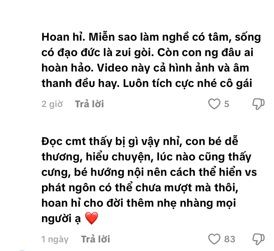 LyLy chỉ cần đàn hát là được khen