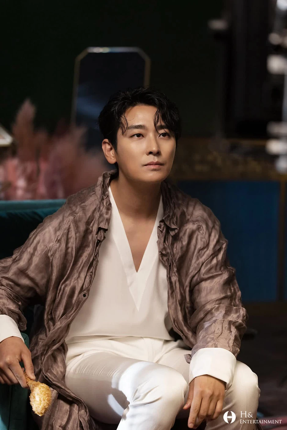 Mỹ nam vụt sáng thành sao hạng A chỉ sau một đêm với vai Thái tử, 20 năm sau gặp lại vẫn hú hồn vì quá đẹp trai