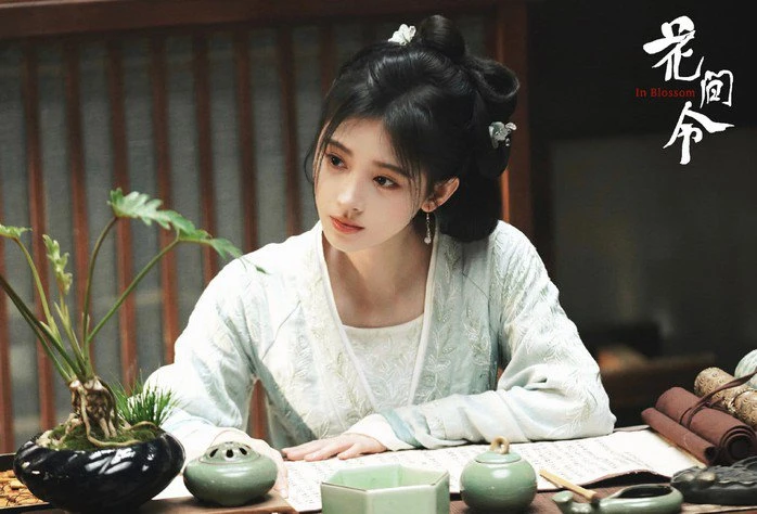 Mỹ nhân 4.000 năm có một Cúc Tịnh Y bị tố cáo trốn thuế