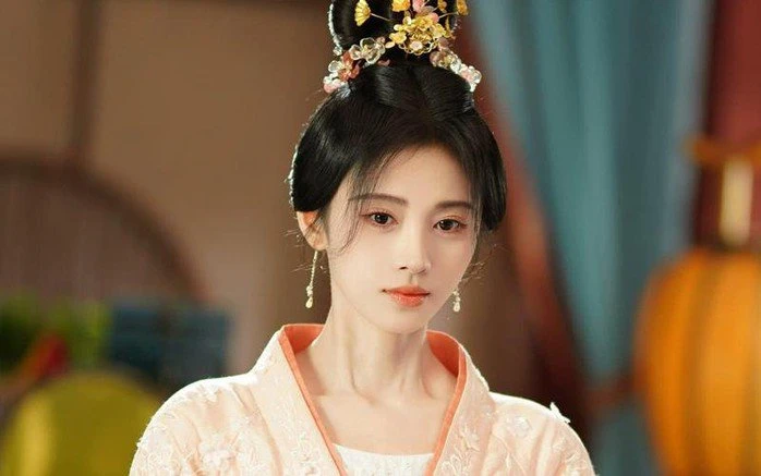 Mỹ nhân 4.000 năm có một Cúc Tịnh Y bị tố cáo trốn thuế