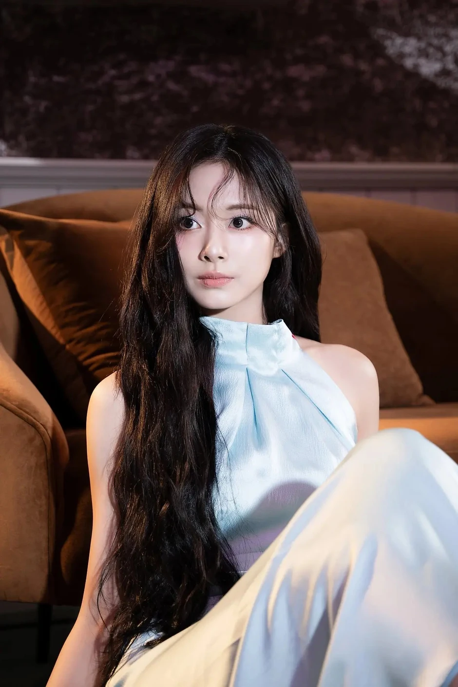 Mỹ nhân đẹp nhất thế giới khóc nức nở, về quê sau 10 năm bị cấm sóng lập tức làm nên lịch sử