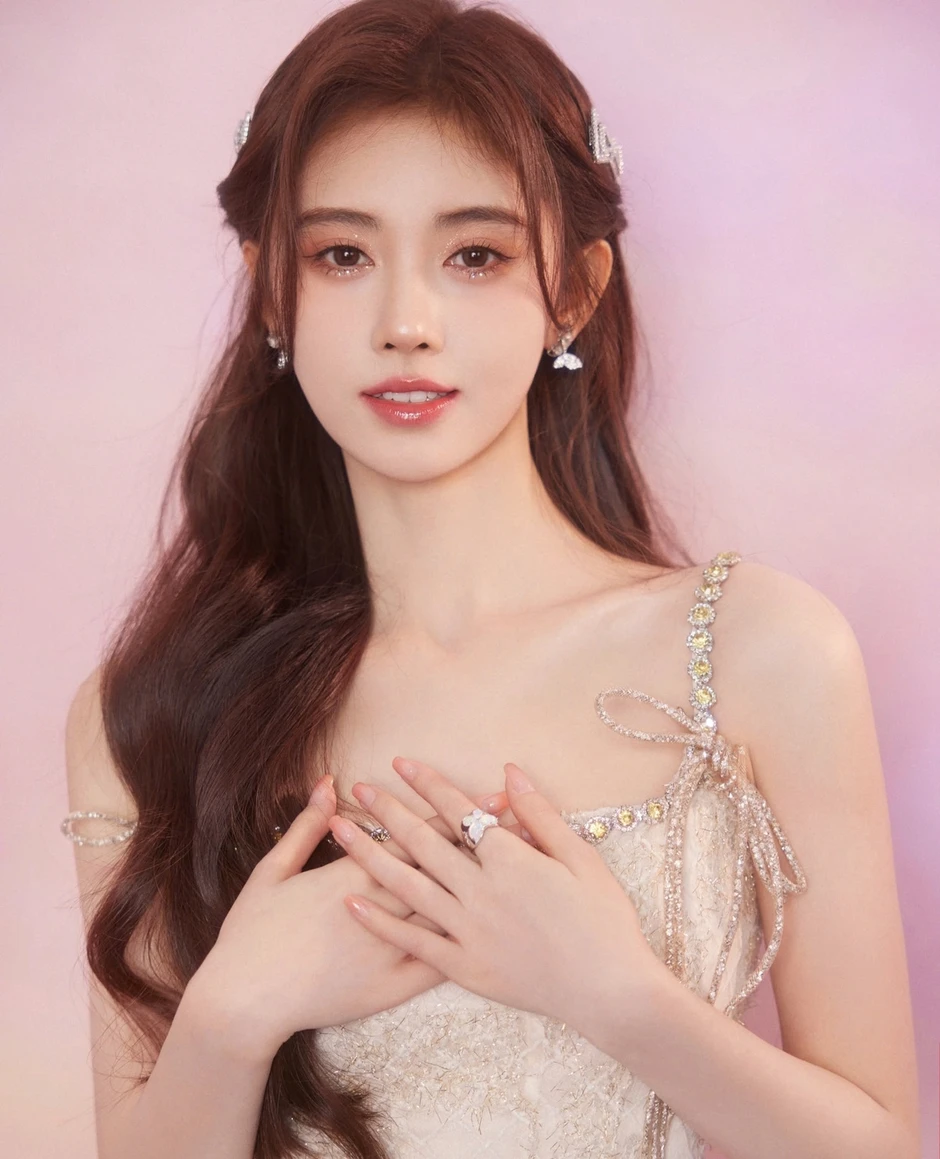 Mỹ nhân đẹp nhất xứ Trung bị tố "ăn cháo đá bát": Không có 1.200 tỷ thì đừng mơ mà rời khỏi công ty quản lý!