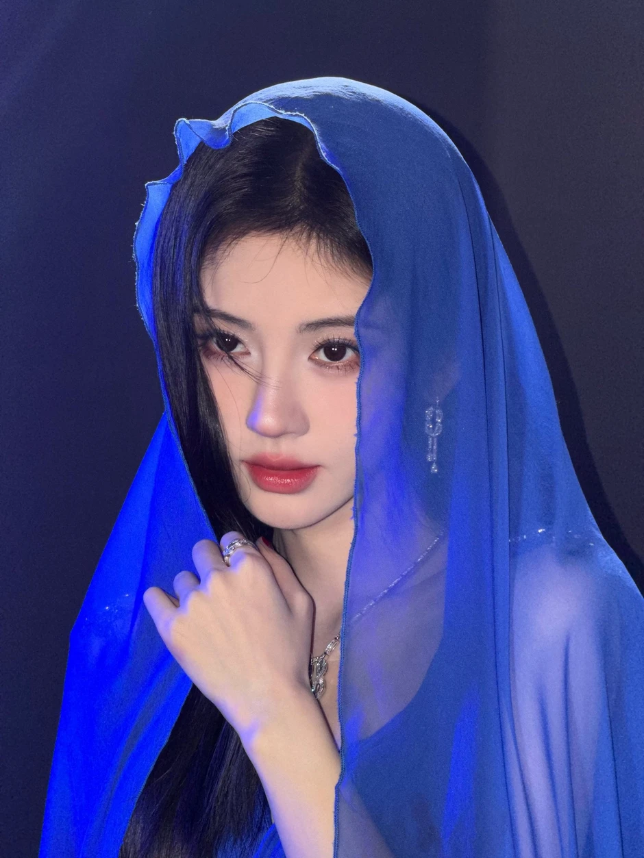 Mỹ nhân đẹp nhất xứ Trung bị tố "ăn cháo đá bát": Không có 1.200 tỷ thì đừng mơ mà rời khỏi công ty quản lý!