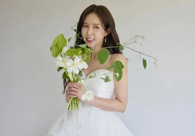 Mỹ nhân Gia Đình Là Số 1 thả dáng tại Việt Nam trước thềm đám cưới với “hồng hài nhi”