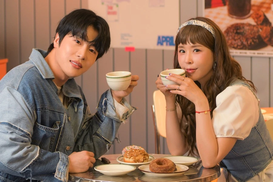 Mỹ nhân Gia Đình Là Số 1 thả dáng tại Việt Nam trước thềm đám cưới với “hồng hài nhi”