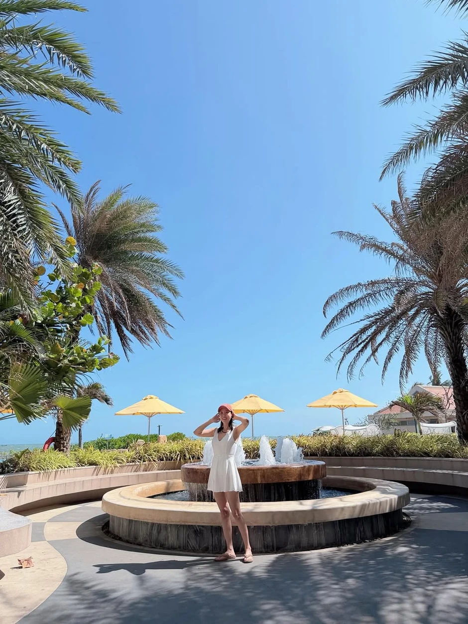 Mỹ nhân Gia Đình Là Số 1 thả dáng tại Việt Nam trước thềm đám cưới với “hồng hài nhi”