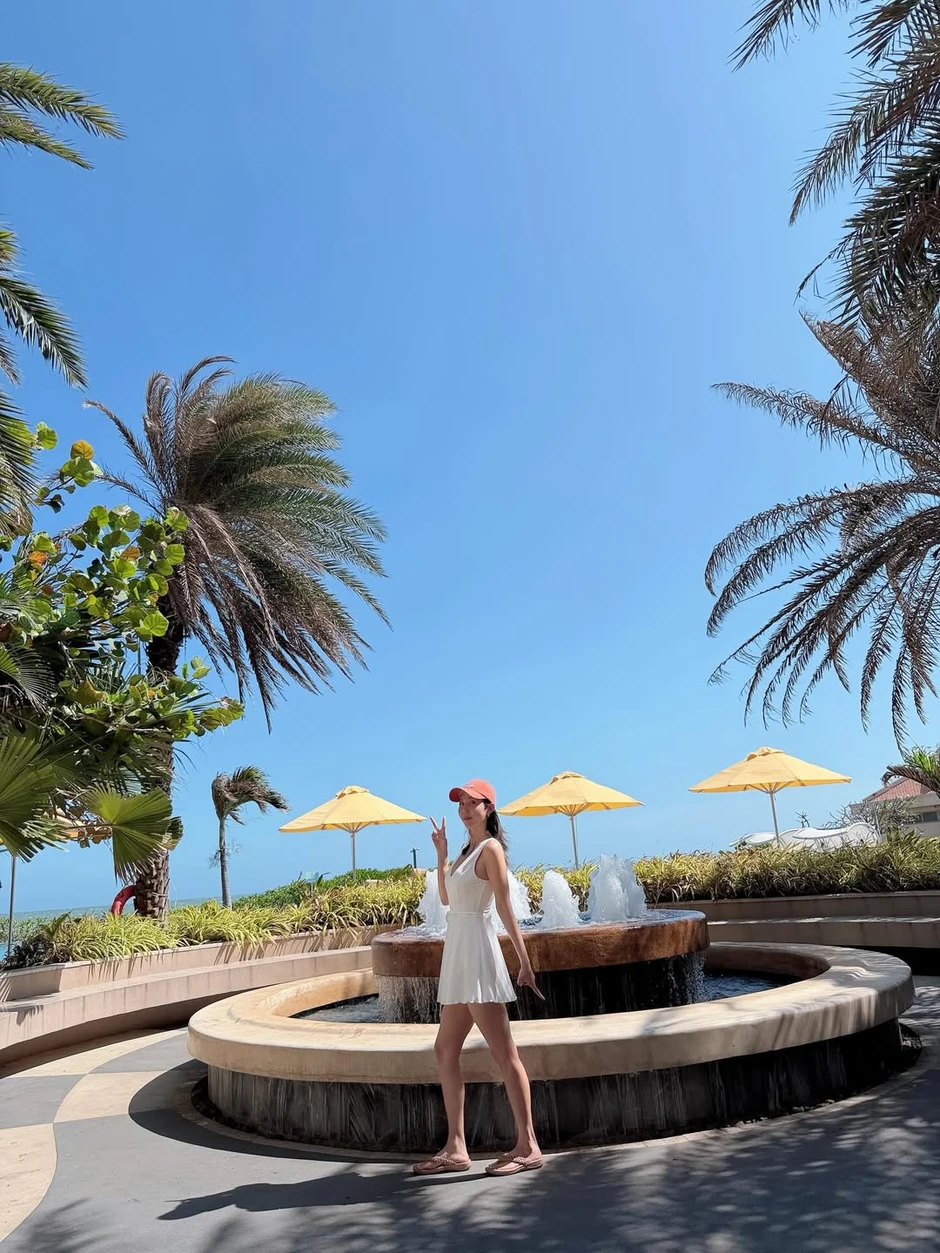 Mỹ nhân Gia Đình Là Số 1 thả dáng tại Việt Nam trước thềm đám cưới với “hồng hài nhi”