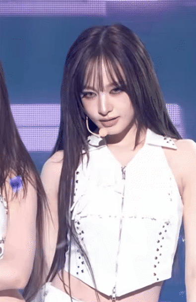 Mỹ nhân khổ nhất showbiz: Mất 3 năm để “vịt hoá thiên nga”, đẹp đến mấy cũng phải nhường spotlight