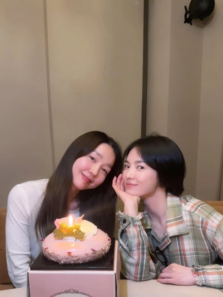 Mỹ nhân sát cánh bên Song Hye Kyo sau khi nữ diễn viên bị tố hủy hoại hôn nhân với Song Joong Ki