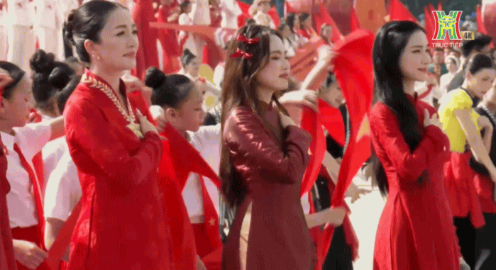 Mỹ nhân Việt 2 năm liên tiếp được Trung ương Đoàn vinh danh: Quán quân thành công nhất Vbiz Mỹ nhân Việt 2 năm liên tiếp được Trung ương Đoàn vinh danh: Quán quân thành công nhất Vbiz