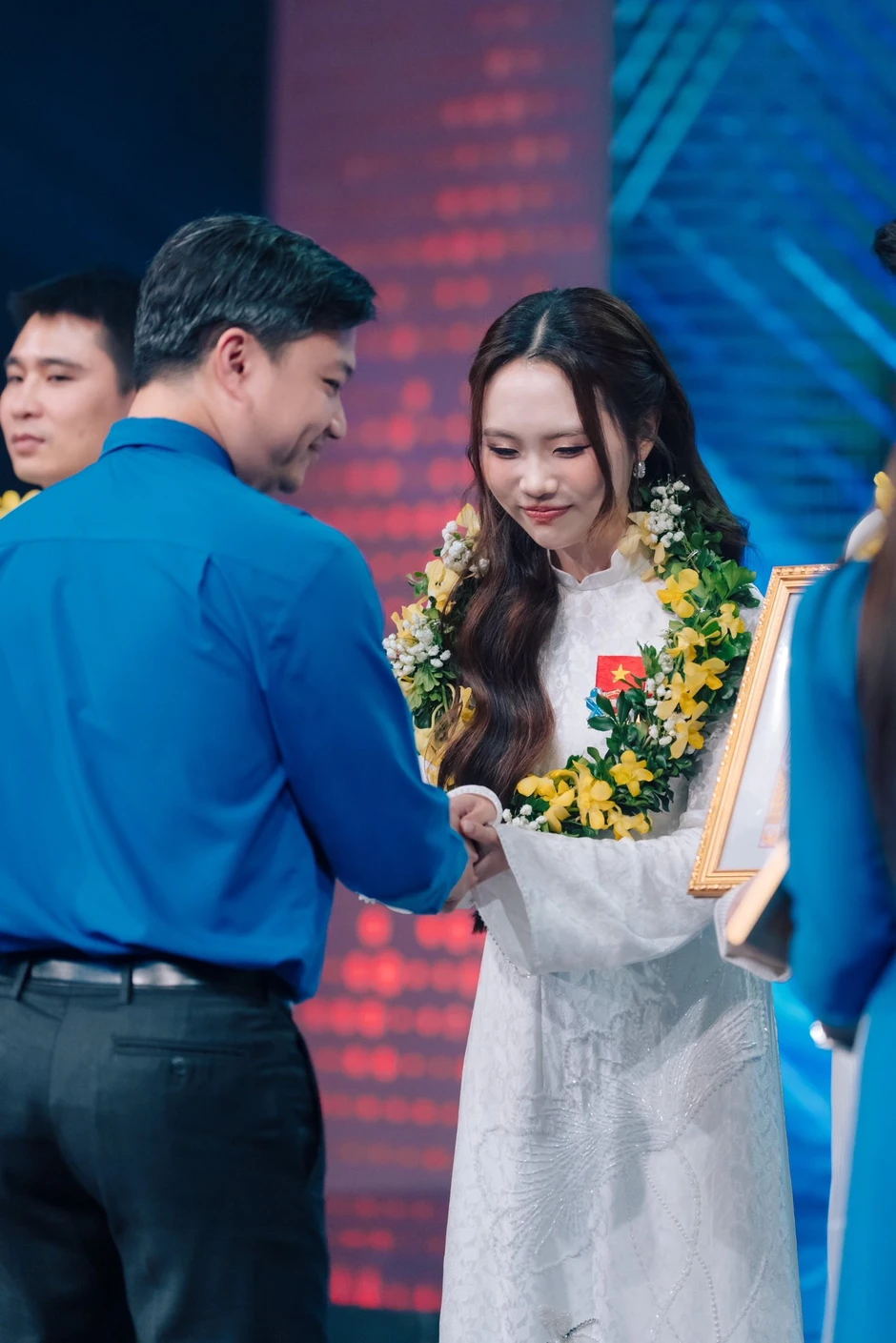 Mỹ nhân Việt 2 năm liên tiếp được Trung ương Đoàn vinh danh: Quán quân thành công nhất Vbiz Mỹ nhân Việt 2 năm liên tiếp được Trung ương Đoàn vinh danh: Quán quân thành công nhất Vbiz