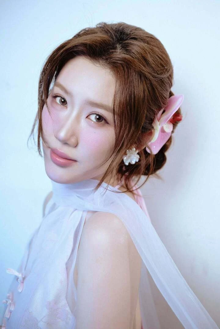 Mỹ nhân Việt từng 3 lần trượt hoa hậu vẫn lọt đề cử trong danh sách 100 gương mặt đẹp nhất thế giới