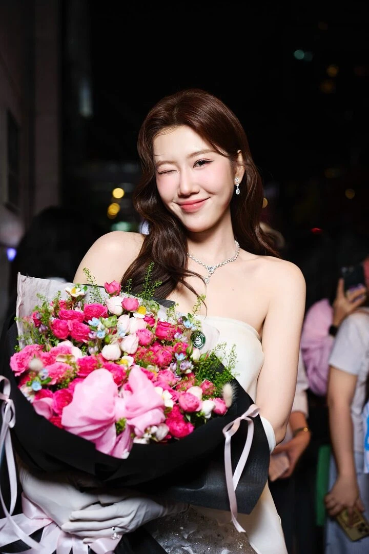 Mỹ nhân Việt từng 3 lần trượt hoa hậu vẫn lọt đề cử trong danh sách 100 gương mặt đẹp nhất thế giới