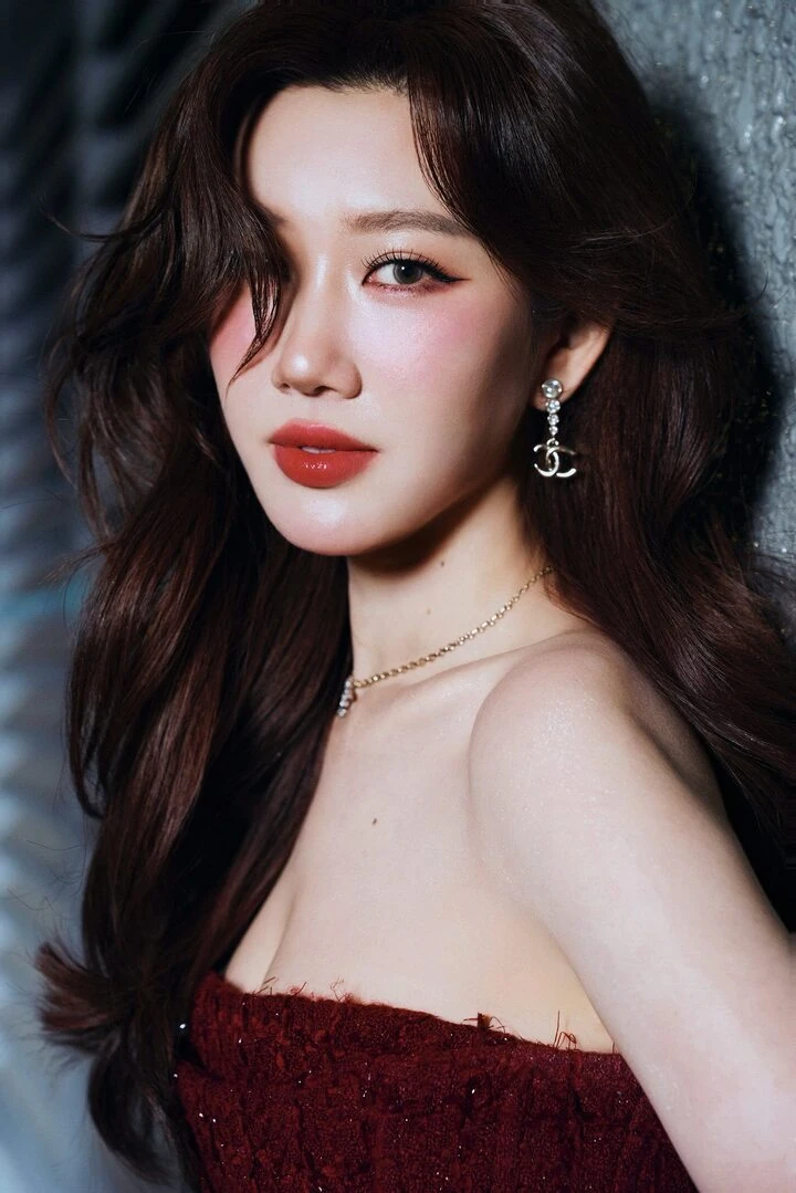 Mỹ nhân Việt từng 3 lần trượt hoa hậu vẫn lọt đề cử trong danh sách 100 gương mặt đẹp nhất thế giới