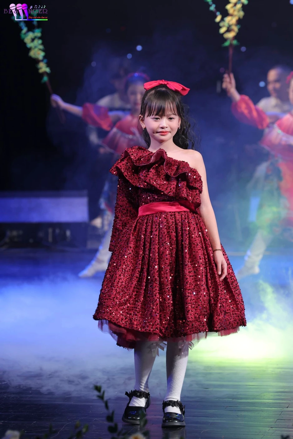 Mỹ Tâm hội ngộ bé gái 7 tuổi gây sốt tại A80 Mỹ Tâm hội ngộ bé gái 7 tuổi gây sốt tại A80