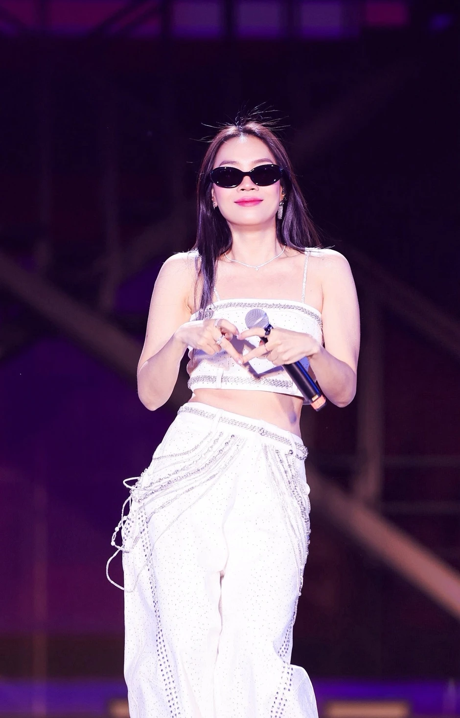 Mỹ Tâm kiếm 5.7 tỷ đồng/ngày: 45 tuổi "lão hoá ngược", làm gì cũng được cả nước ủng hộ