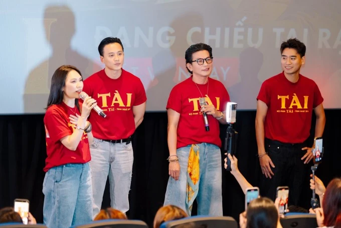 Mỹ Tâm và Mai Tài Phến gây sốt với video nhảy tình tứ trên mạng xã hội Mỹ Tâm và Mai Tài Phến gây sốt với video nhảy tình tứ trên mạng xã hội