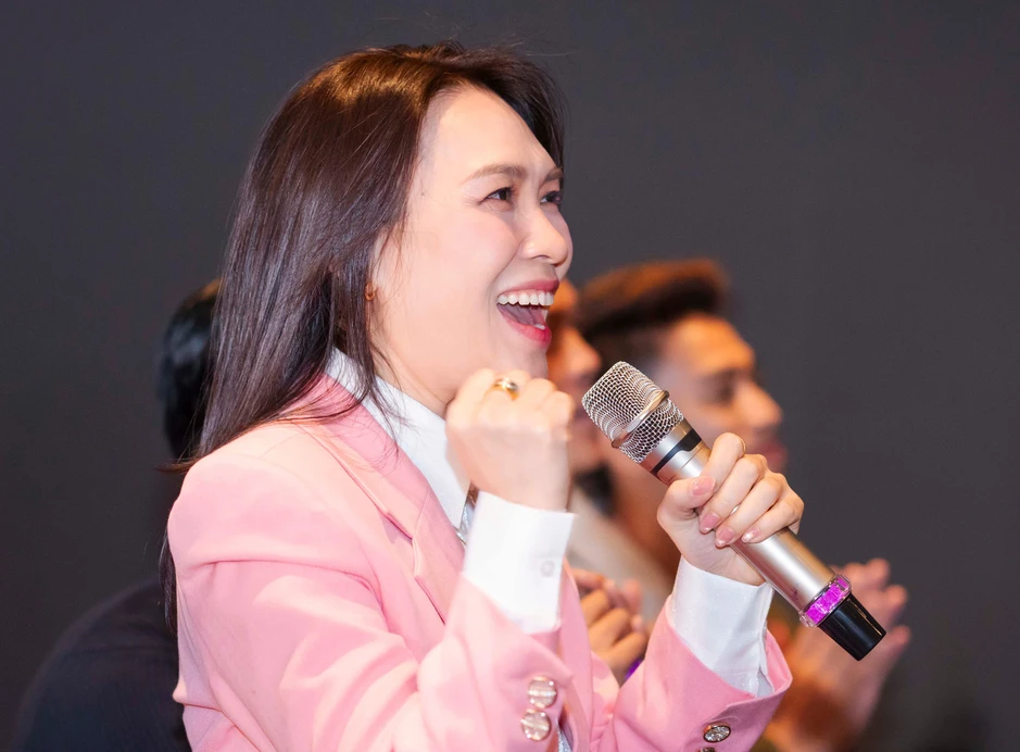 Mai Tài Phến làm Mỹ Tâm gật đầu trước ống kính – Tin nóng sao Việt Mai Tài Phến làm Mỹ Tâm gật đầu trước ống kính – Tin nóng sao Việt