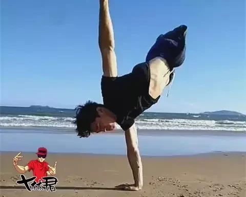 Breakdance 29 giây của chàng trai cụt 2 chân bên lề đường gây bão: Đừng tiếc nuối thay tôi