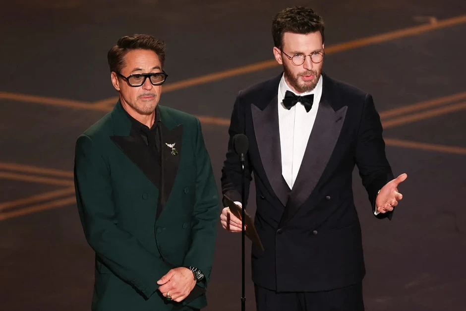 Màn tặng đồ lót trên sân khấu gây tranh cãi nhất Oscar 2026