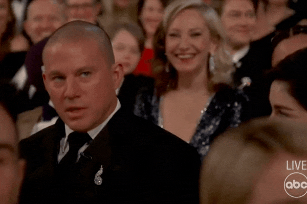 Màn tặng đồ lót trên sân khấu gây tranh cãi nhất Oscar 2026