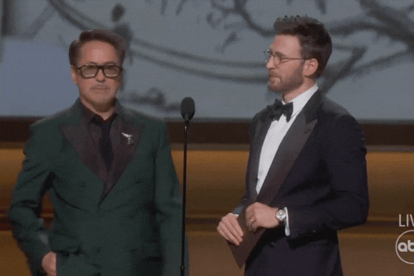 Màn tặng đồ lót trên sân khấu gây tranh cãi nhất Oscar 2026