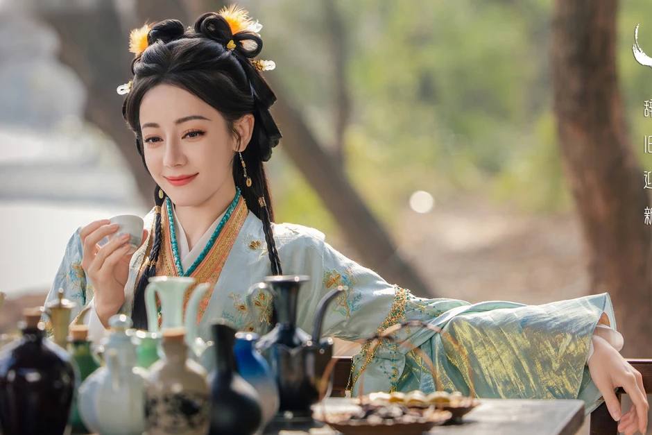 Màn tỏ tình viral khắp MXH của Địch Lệ Nhiệt Ba và Trần Phi Vũ