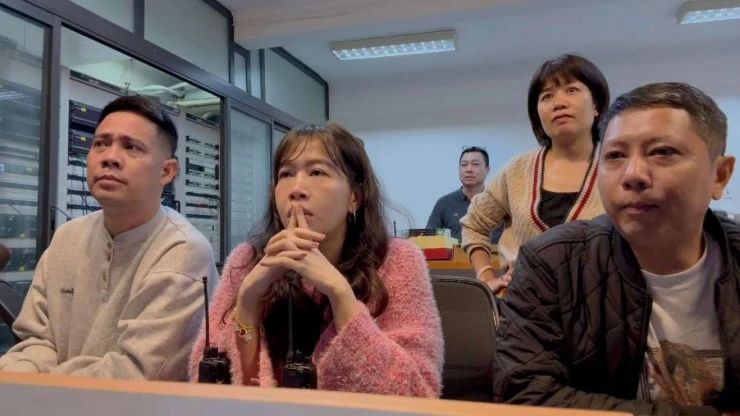 MC Diệp Chi nghẹt thở trong hậu trường Ai là triệu phú, xuýt xoa vì dự cảm không thành