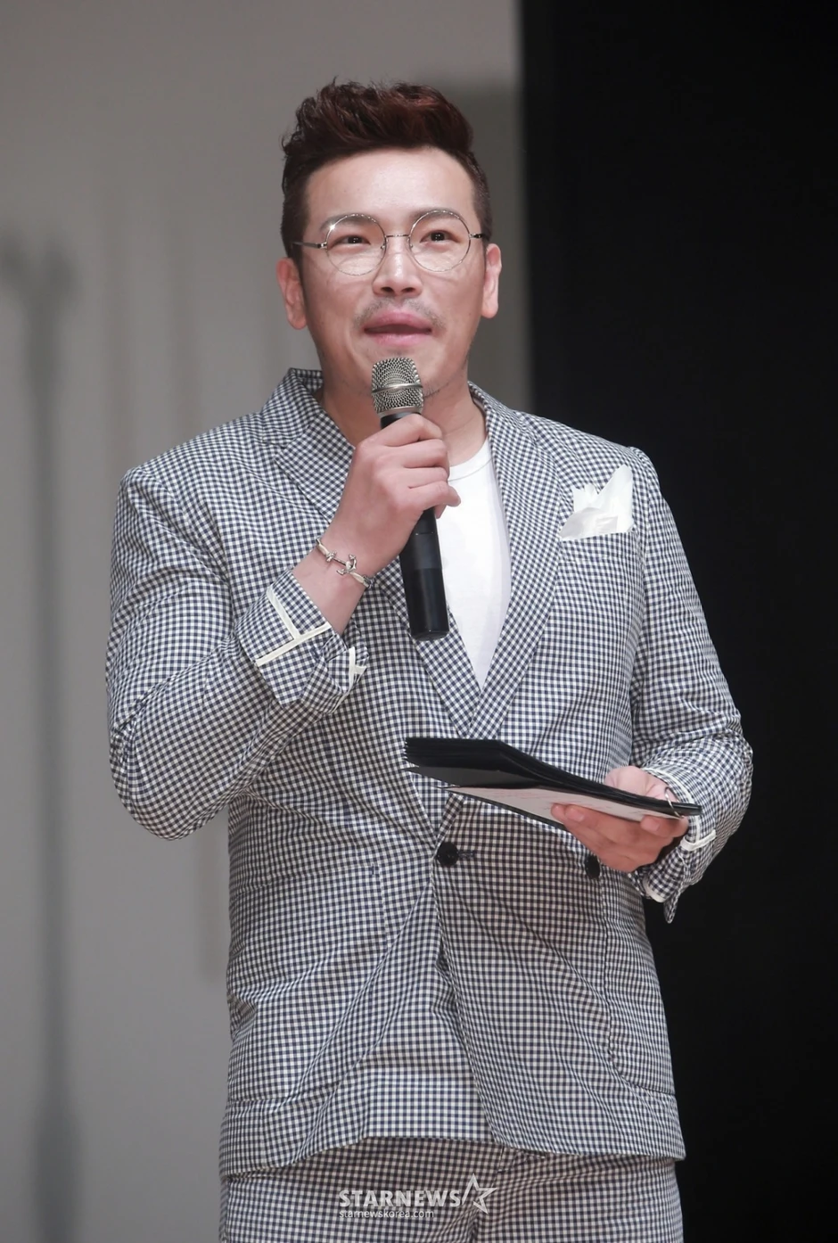 Vụ bạo lực trên livestream gây rúng động dư luận: Người dẫn chương trình đối mặt chỉ trích gay gắt