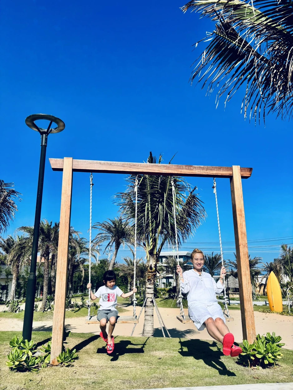 Mẹ đơn thân có 2 con riêng ngoại hình giản dị nhưng nam ca sĩ Việt vẫn si mê suốt 15 năm