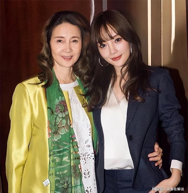 Mẹ Lý Tiểu Lộ hối hận cả đời vì để con gái lấy chồng “đũa lệch”