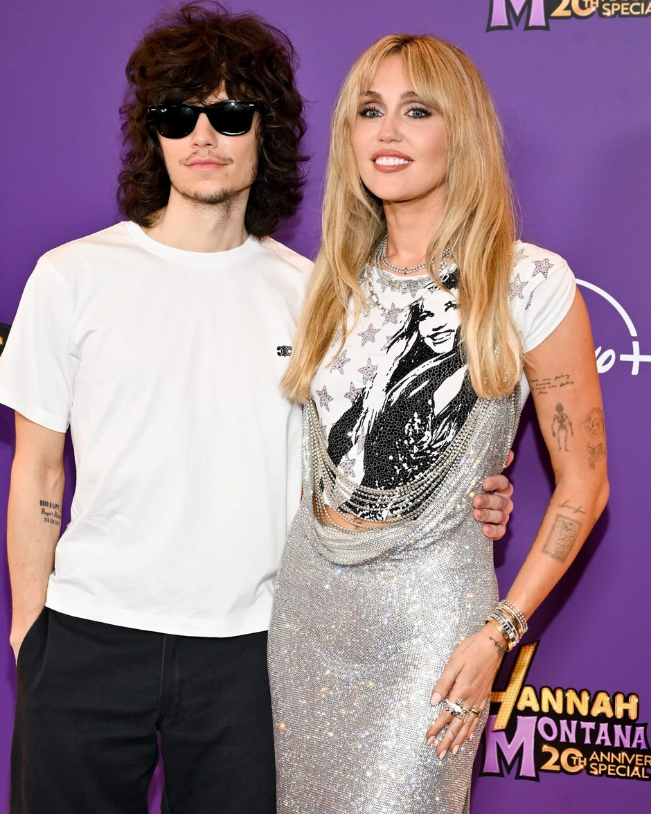 Miley Cyrus có phải "ma cà rồng" không?