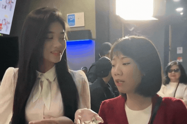 Minh Kiên sượng trân khi bị yêu cầu bỏ tiền mua 200 vé xem phim Minh Kiên sượng trân khi bị yêu cầu bỏ tiền mua 200 vé xem phim