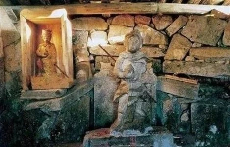 Mộ cổ 700 năm khắc tên 4 chữ “Tề Thiên Đại Thánh”: Bên dưới là ai?