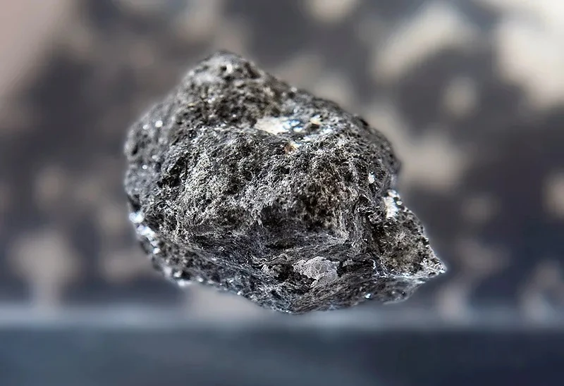 Mở niêm phong sau nửa thế kỷ, mẫu vật từ tàu NASA gây sốc