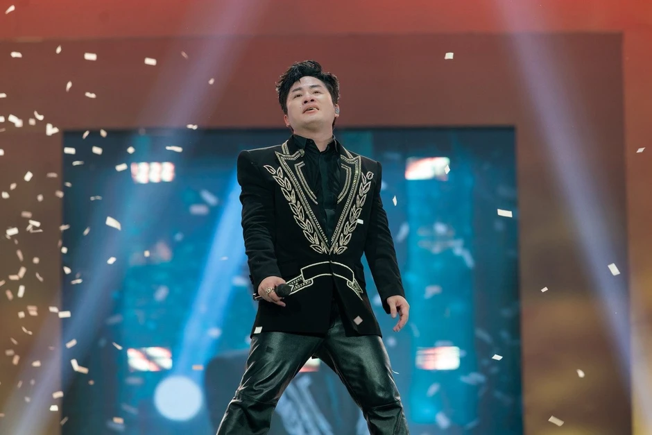 Một bản nhạc Việt gây sốt 4 lần, đẩy Tùng Dương vào tranh cãi