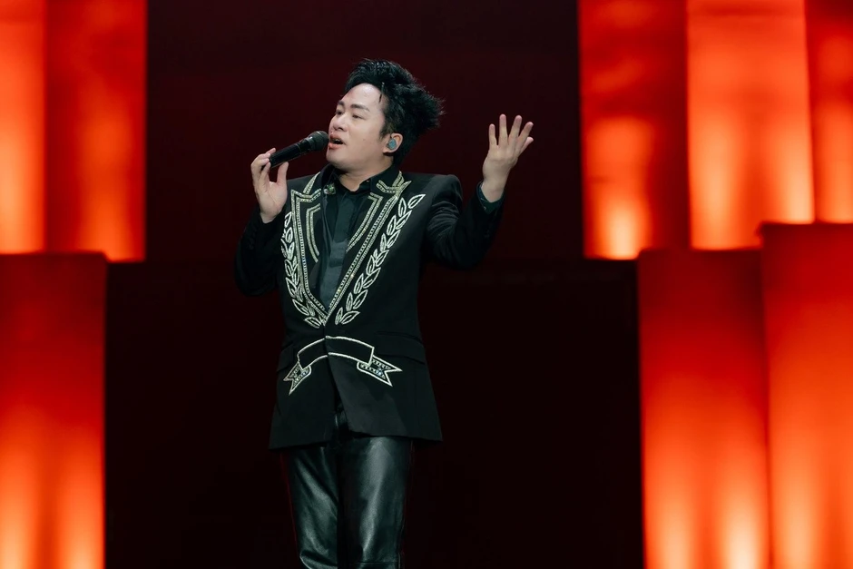 Một bản nhạc Việt gây sốt 4 lần, đẩy Tùng Dương vào tranh cãi