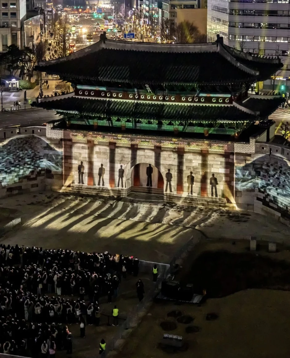 Một đêm trước concert miễn phí của BTS: Trăm nghìn người đổ bộ Gwanghwamun