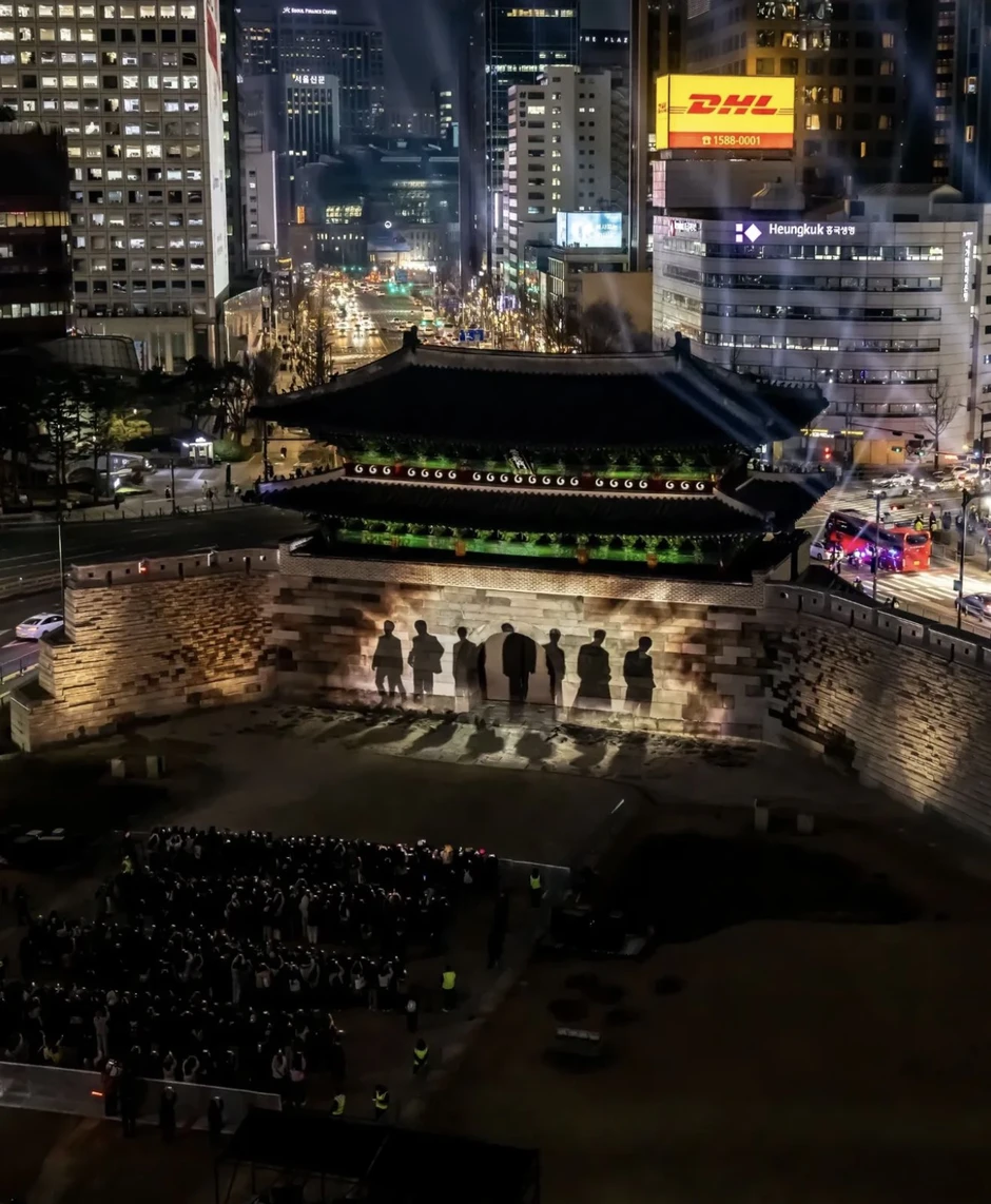 Một đêm trước concert miễn phí của BTS: Trăm nghìn người đổ bộ Gwanghwamun