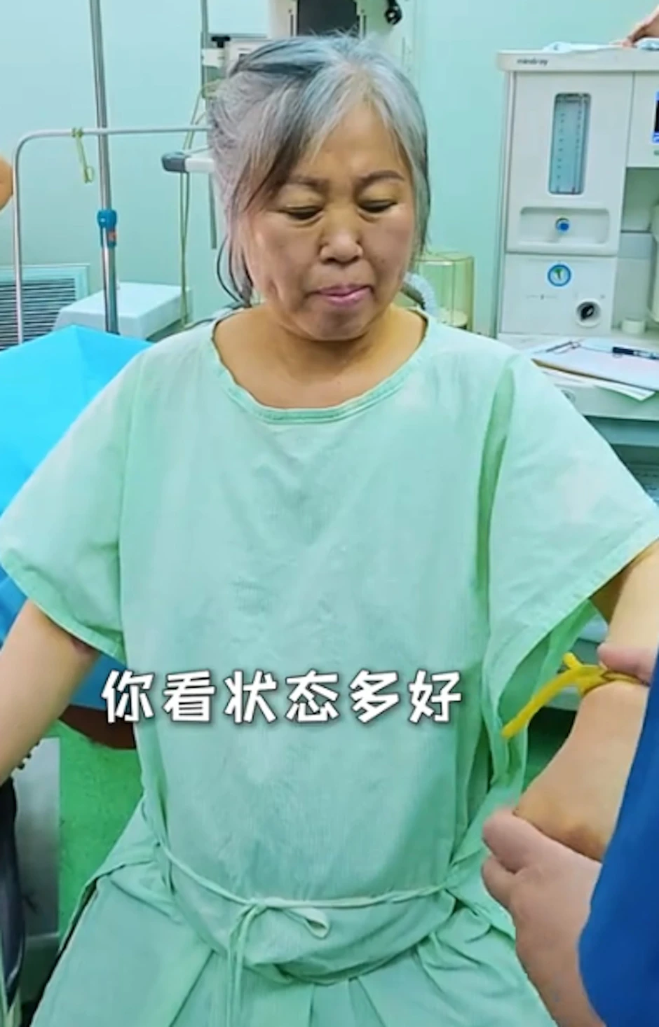 Một sản phụ sinh con ở tuổi 63 nhờ IVF, nhiều người tranh cãi