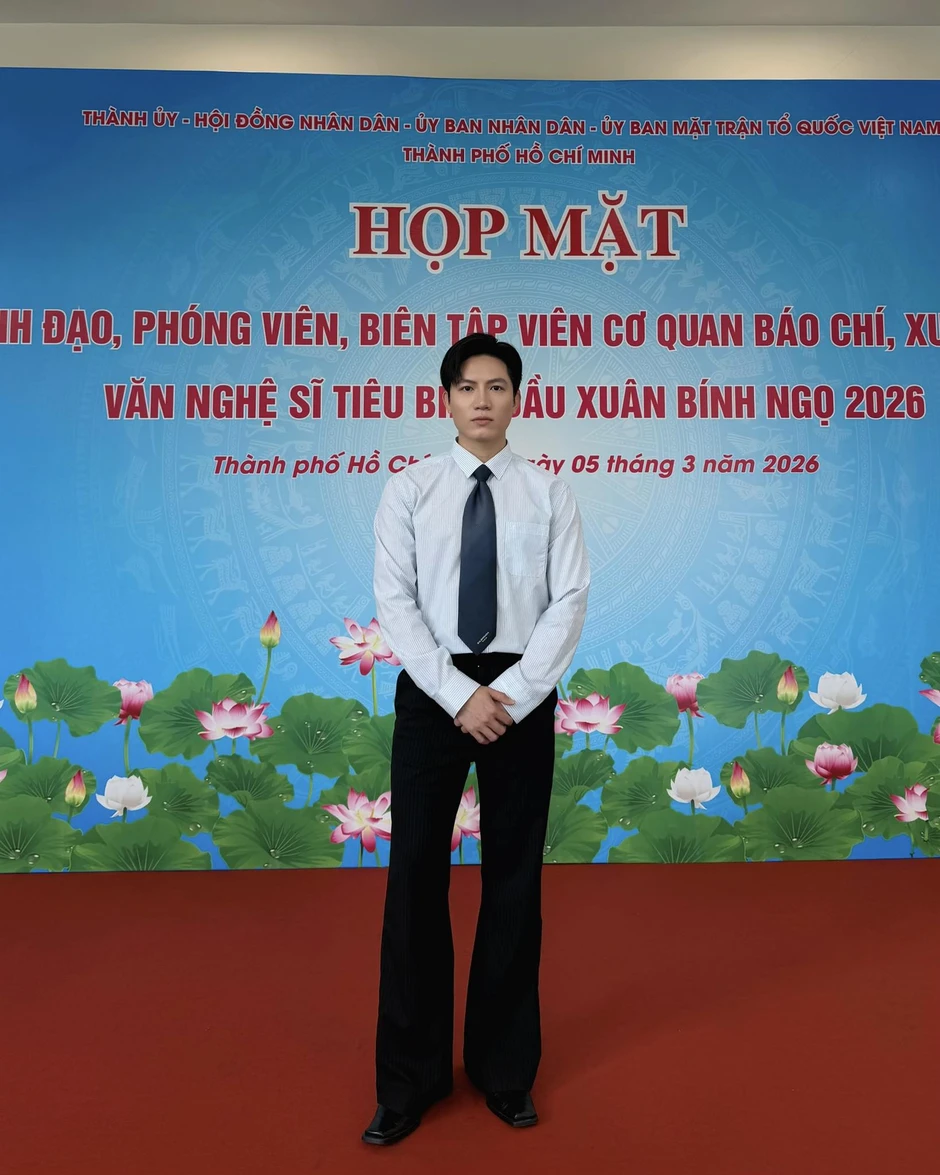 Nam ca sĩ được gặp mặt ban lãnh đạo TP.HCM: Biết sáng tác nhạc về Đảng - Bác Hồ Nam ca sĩ được gặp mặt ban lãnh đạo TP.HCM: Biết sáng tác nhạc về Đảng - Bác Hồ