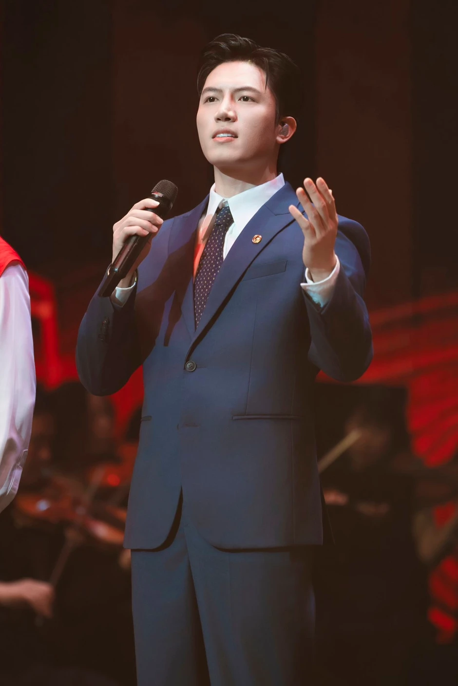 Nam ca sĩ được gặp mặt ban lãnh đạo TP.HCM: Biết sáng tác nhạc về Đảng - Bác Hồ Nam ca sĩ được gặp mặt ban lãnh đạo TP.HCM: Biết sáng tác nhạc về Đảng - Bác Hồ