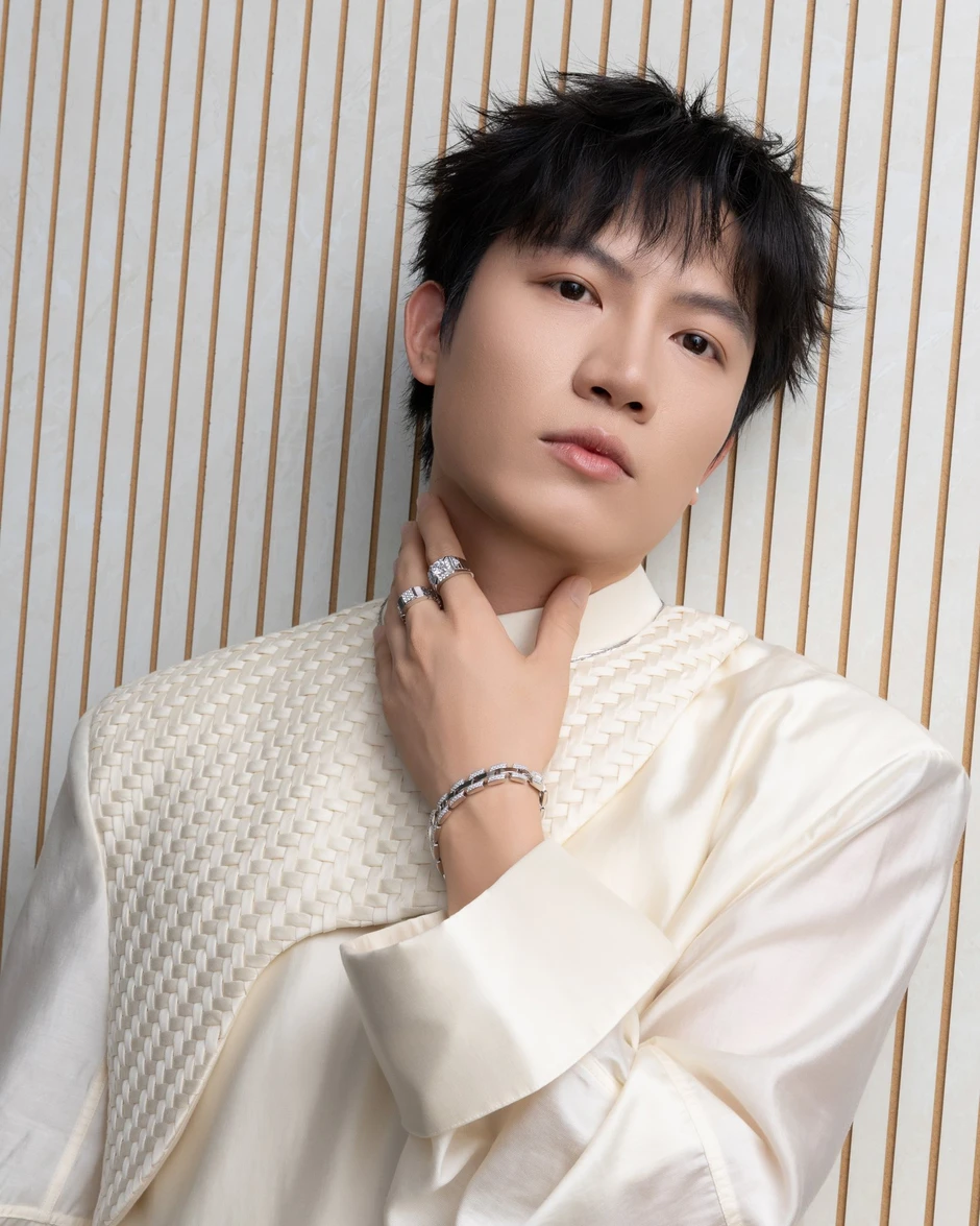 Nam ca sĩ được gặp mặt ban lãnh đạo TP.HCM: Biết sáng tác nhạc về Đảng - Bác Hồ Nam ca sĩ được gặp mặt ban lãnh đạo TP.HCM: Biết sáng tác nhạc về Đảng - Bác Hồ