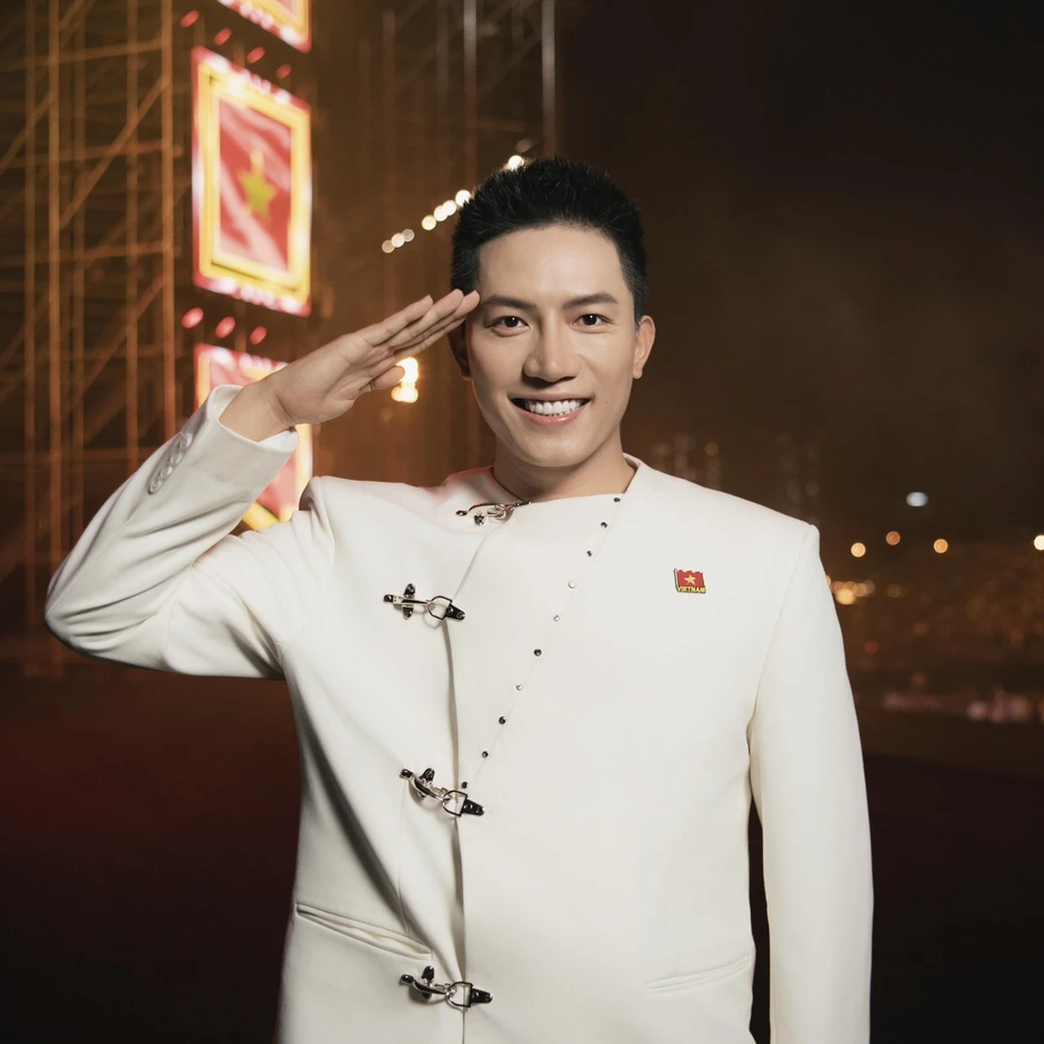 Nam ca sĩ được gặp mặt ban lãnh đạo TP.HCM: Biết sáng tác nhạc về Đảng - Bác Hồ Nam ca sĩ được gặp mặt ban lãnh đạo TP.HCM: Biết sáng tác nhạc về Đảng - Bác Hồ