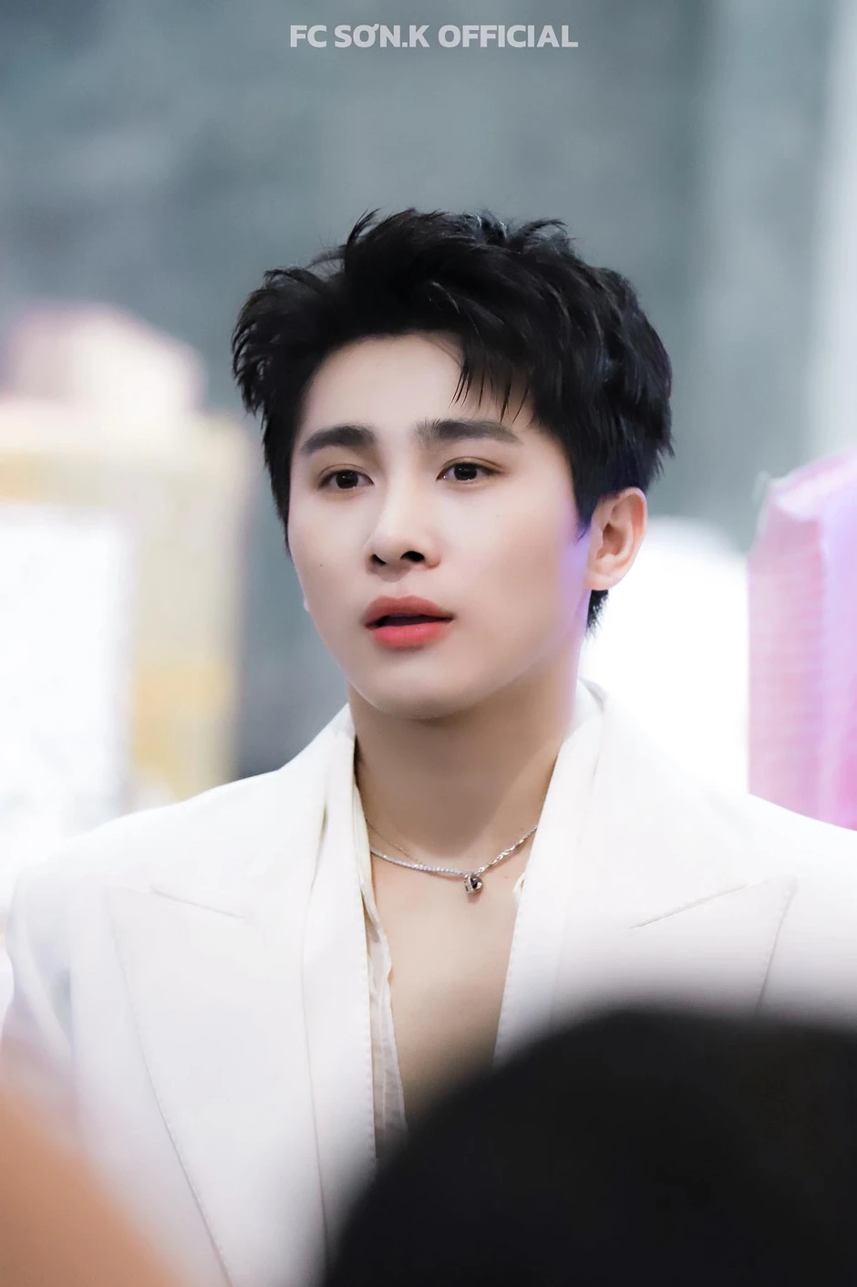 Nam ca sĩ khiến Threads dậy sóng với 1 triệu bài đăng, fan gửi hoa khiếu nại công ty là ai?